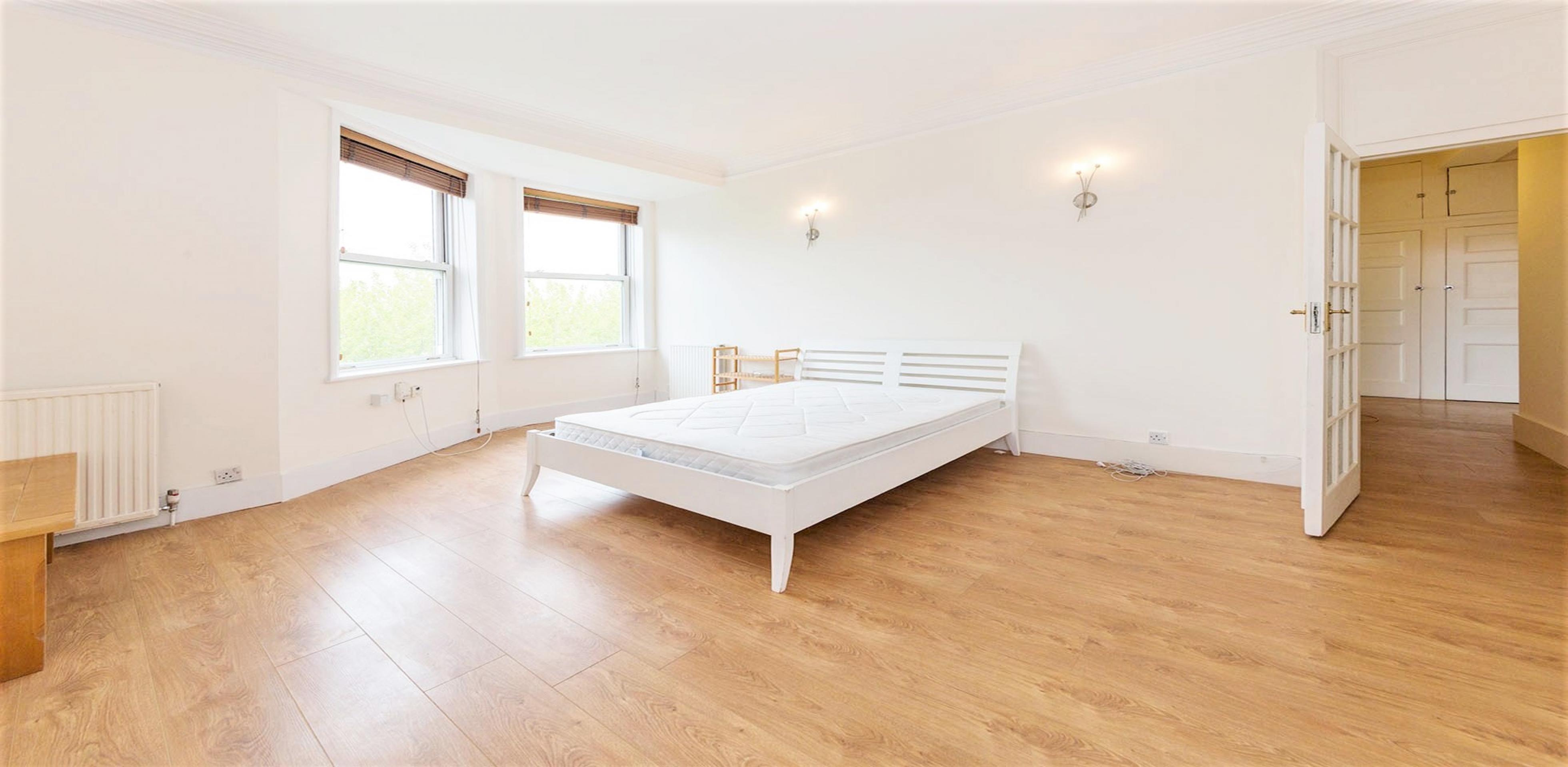 Modern Apartment Dunrobin Court, Hampstead NW3